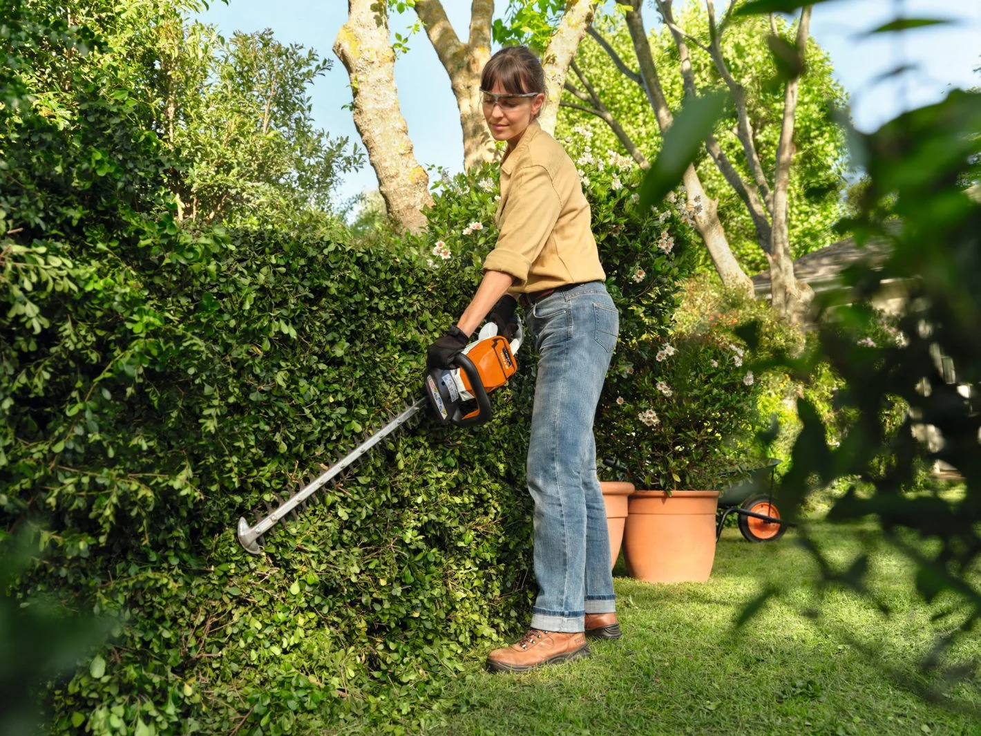 STIHL HSA 60 Baterijske makaze za zivu ogradu SET za trimovanje zbunja i ograde.