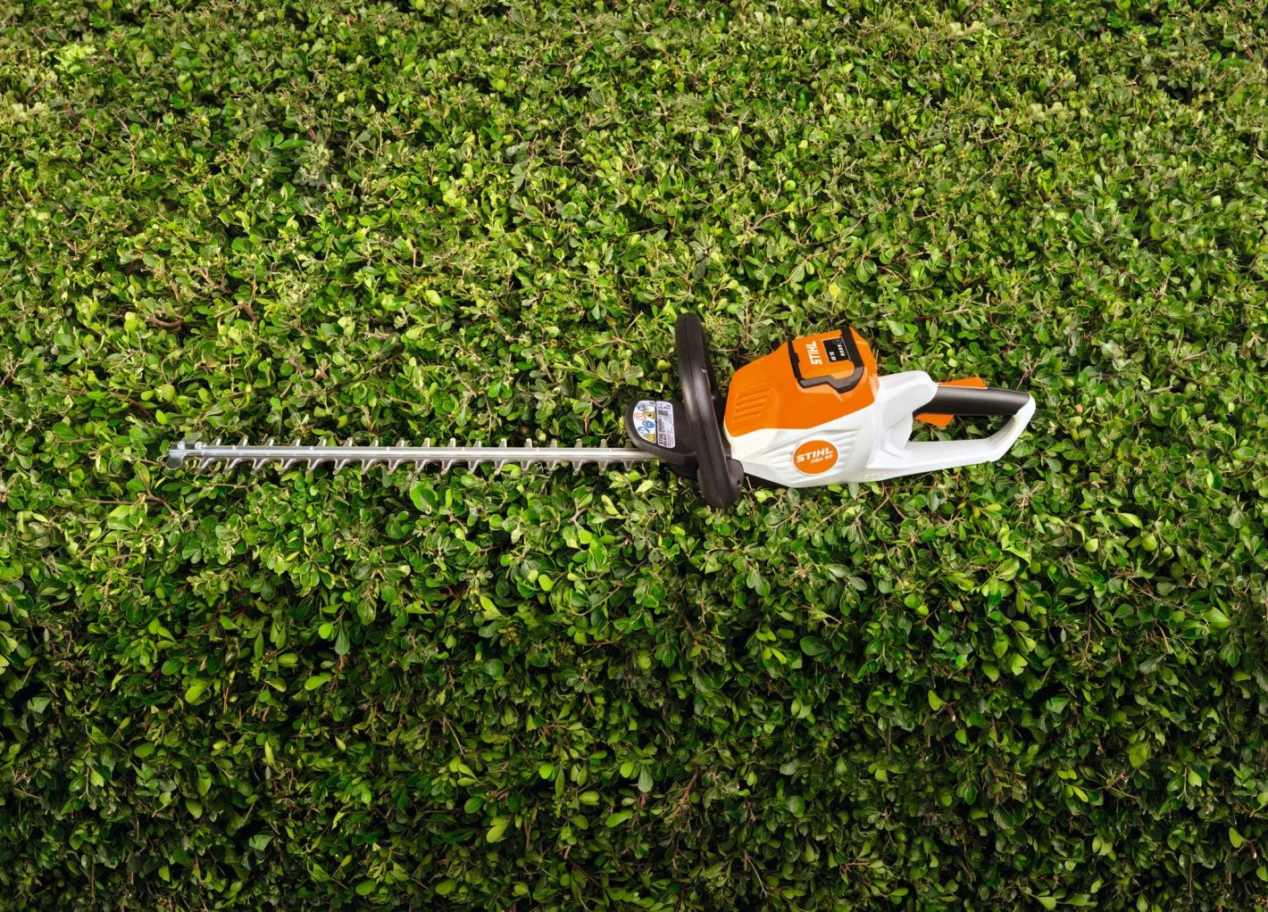 STIHL HSA 50 Baterijski trimer za zivu ogradu SET