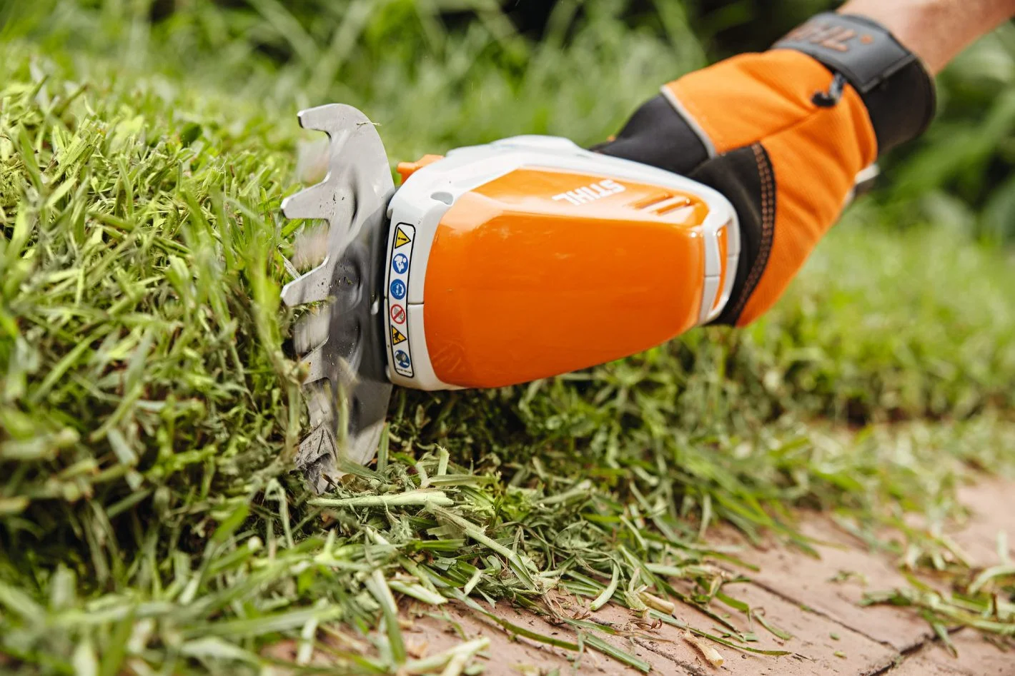 STIHL HSA 26 Baterijske makaze za zivu ogradu