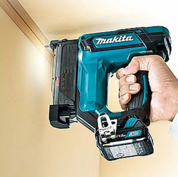Makita bežični zakivač klinastih eksera PT354DZ