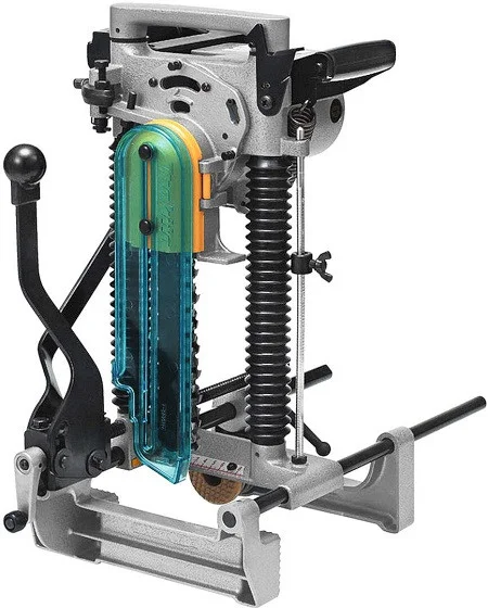 Lančani probijač Makita 7104L 